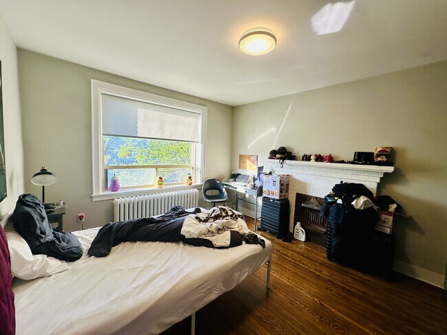 Photo du bâtiment - 597 St Clair Ave W