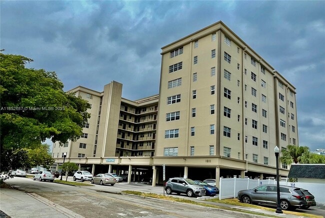 Building Photo - 1811 Jefferson St