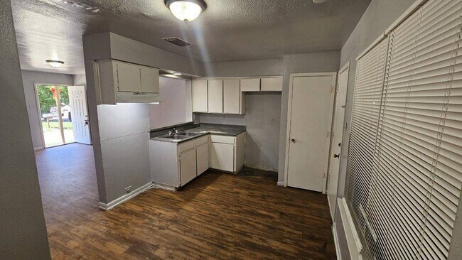 Foto del edificio - 3601-3603 Ripy Ct