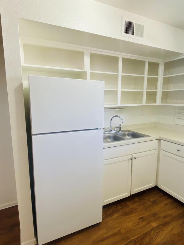 Foto del edificio - 5770 E 10th St