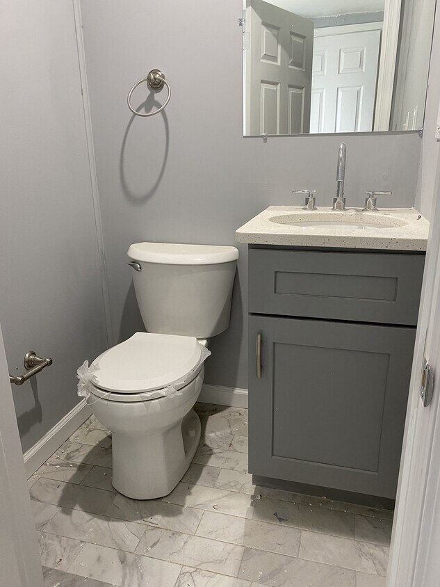 Half bath - 415 Franklin Rd
