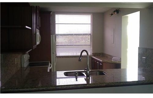 Building Photo - 1709 Whitehall Dr
