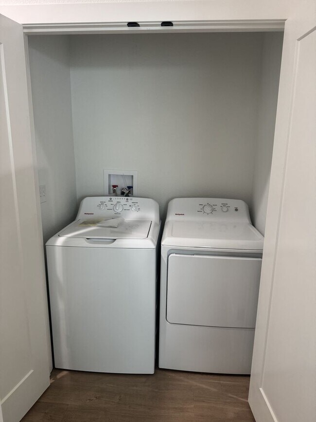 Building Photo - Brand New Build on Old Alturas - ALL Electric with City of Redding Solar!