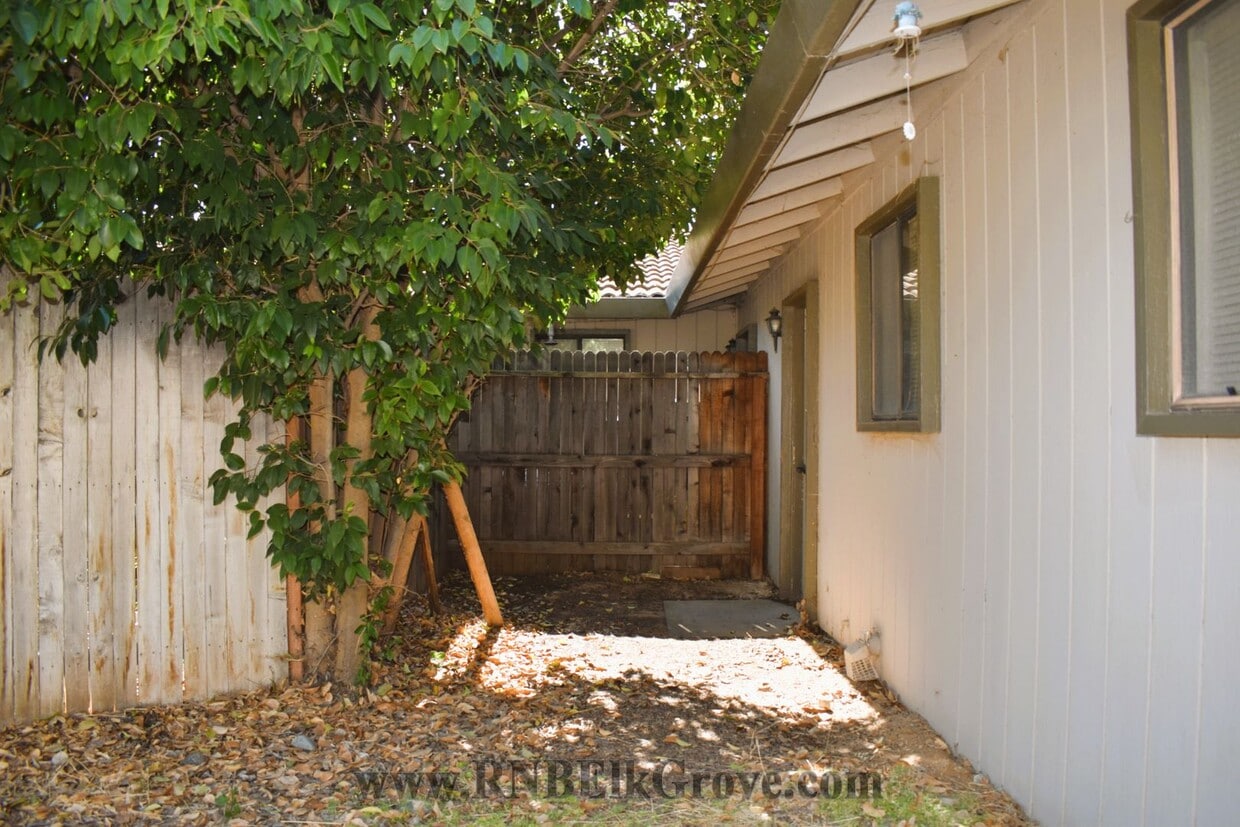 Foto del edificio - 8700 Cullen Ct