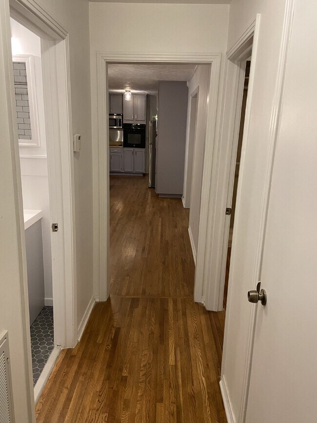 Building Photo - "Charming 3-Bedroom Home with Spacious Lay...