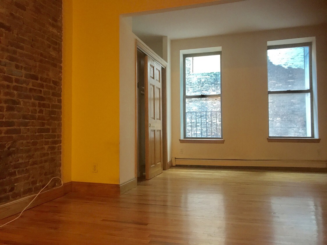 Primary Photo - 810 10th Ave