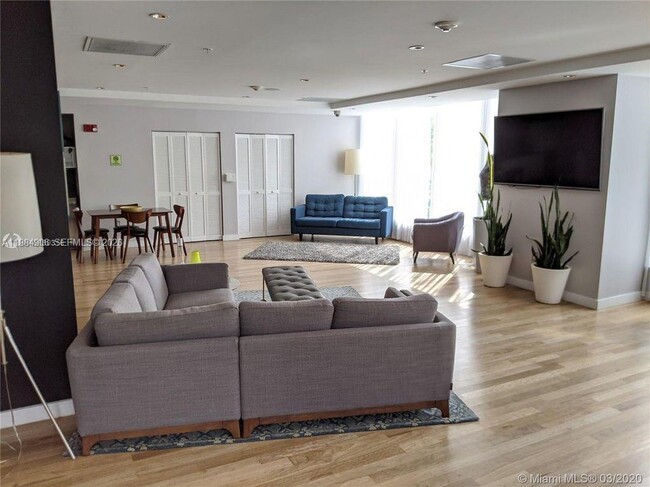 Building Photo - 133 NE 2nd Ave