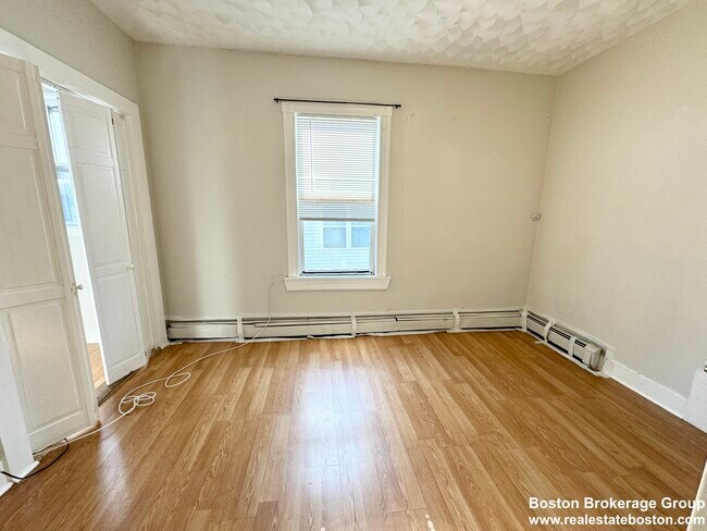 Building Photo - 157 E Cottage St