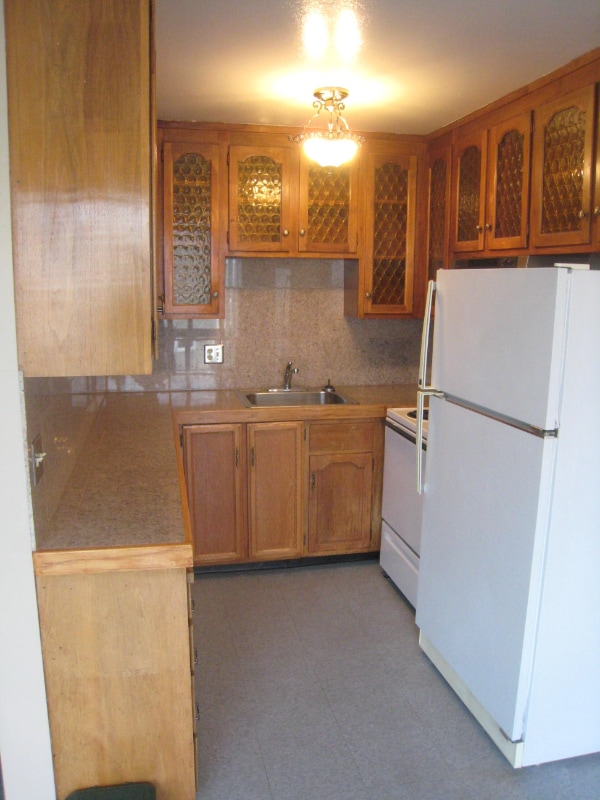 Building Photo - 565 8th Ave