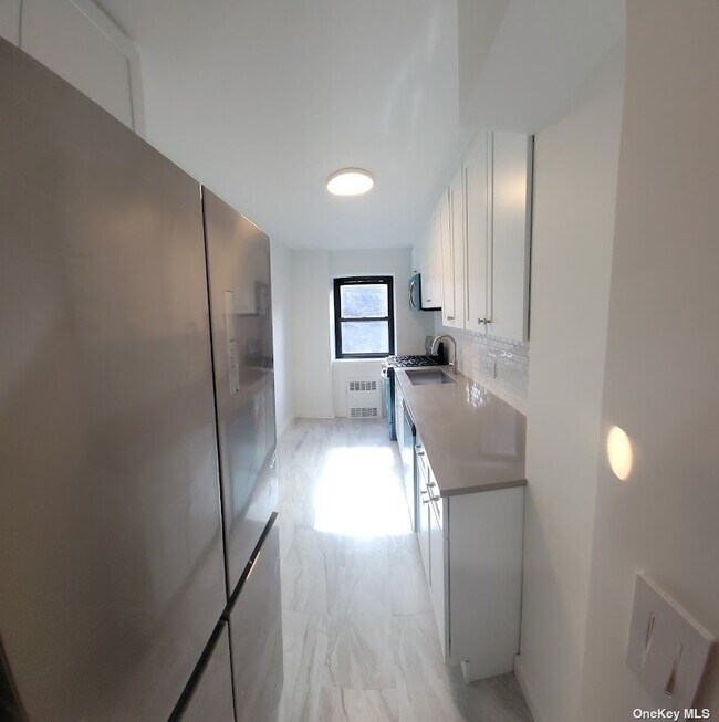 Foto del edificio - 102-25 67th Rd