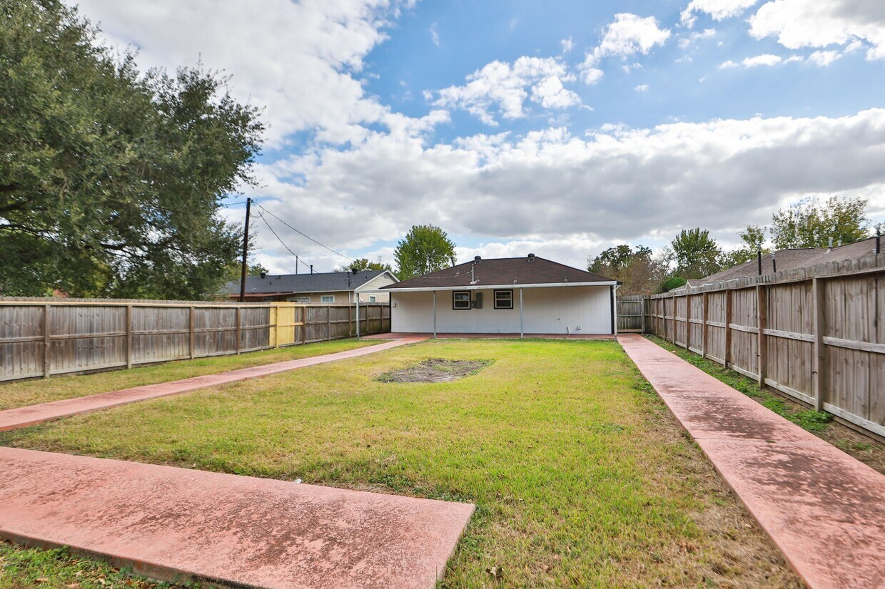 Building Photo - 913 Avenue M