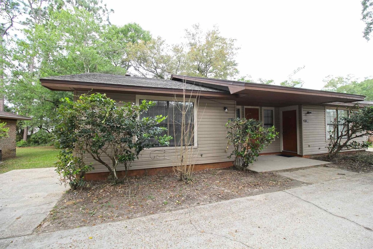 Primary Photo - 5815 Princeton Dr