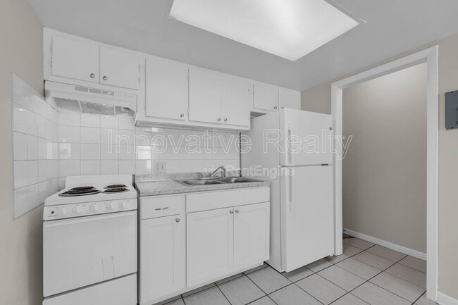 Building Photo - 5113 Curry Ford Rd