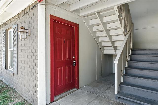 Building Photo - 202 N Kealy Ave