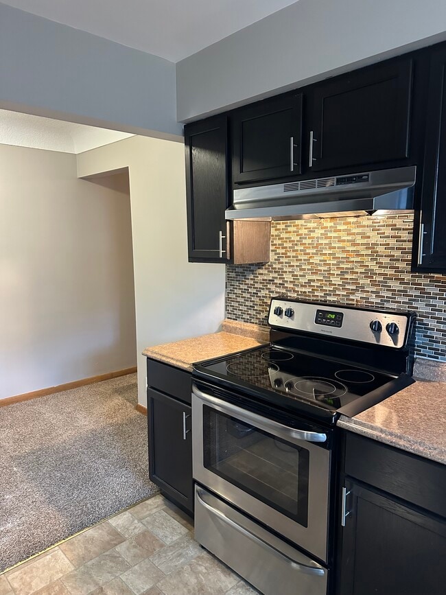 Kitchen - 6038 Urbandale Ave