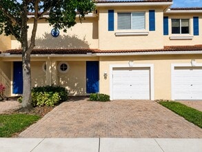 Building Photo - 2789 S Evergreen Cir