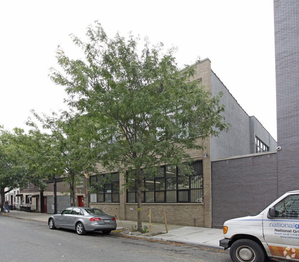 Primary Photo - 18 Richardson St