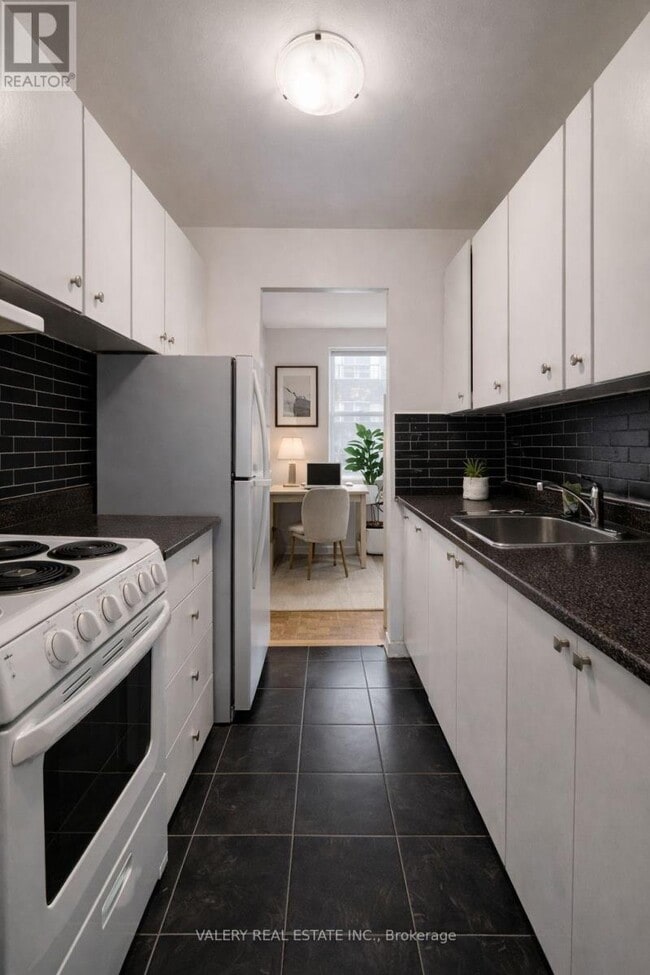 Building Photo - 1780 Lawrence Ave E