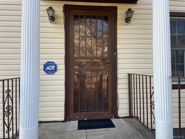 Building Photo - 84-80-84161 161st St