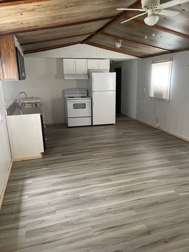 Primary Photo - 2 BEDROOM 1 BATH MOBILE HOME - $700 MONTH,...