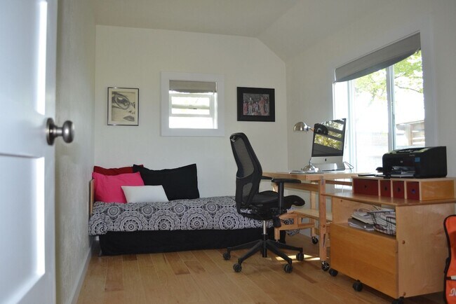 Building Photo - Fully Furnished House with lake views and ...