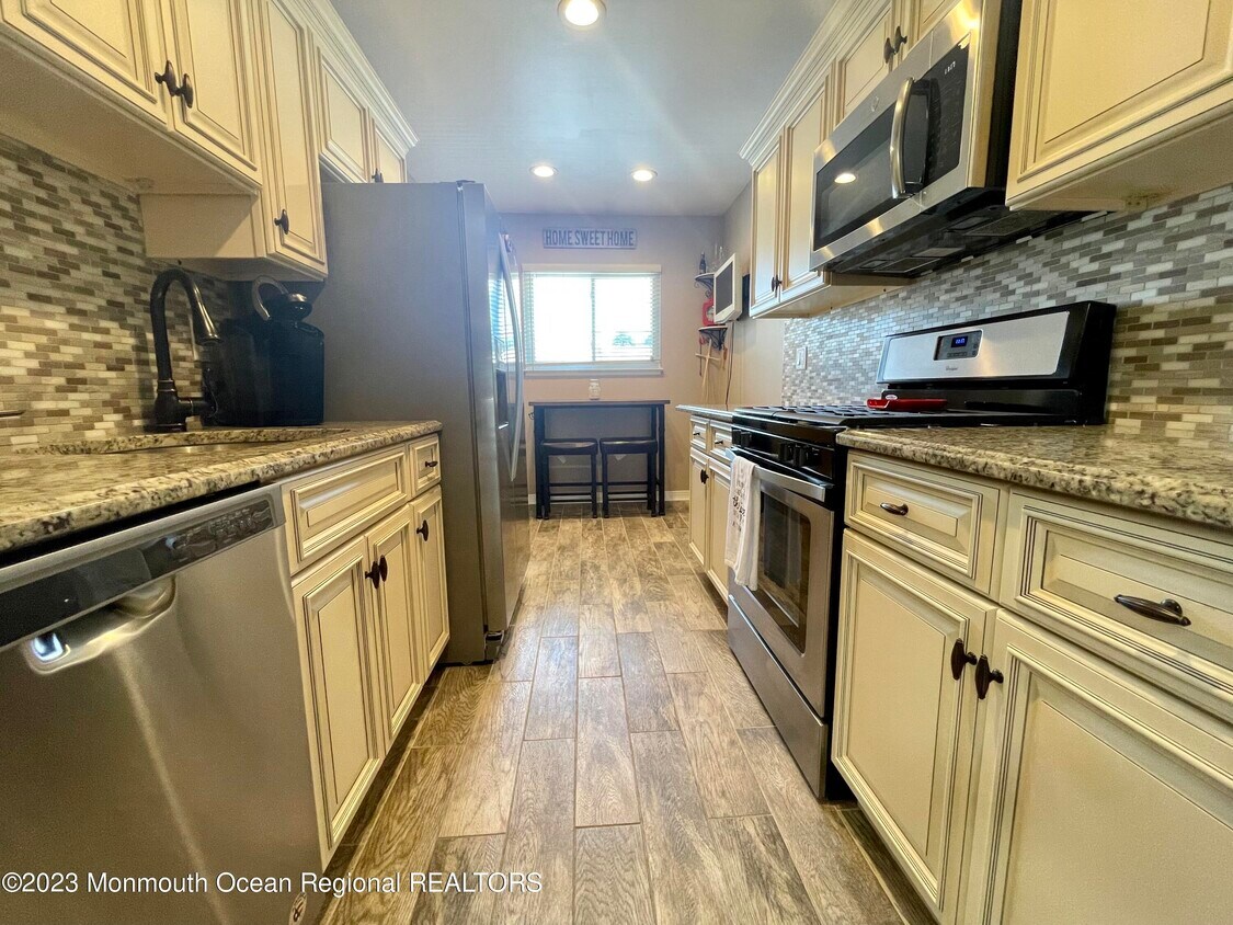 9 Ann Ct Unit 9, Tinton Falls, NJ 07724 Condo for Rent in Tinton