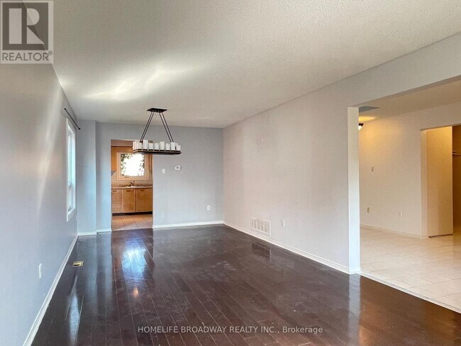Building Photo - 55 Coldstream Crescent