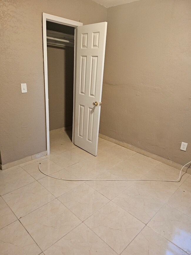 Foto del edificio - 826 NW 75th St