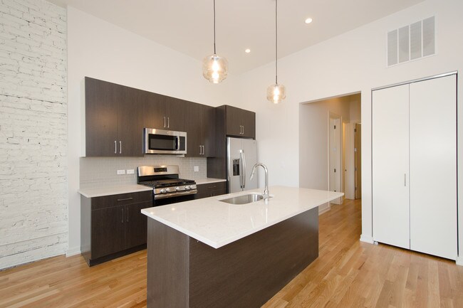 Kitchen - 1625 N Milwaukee Ave