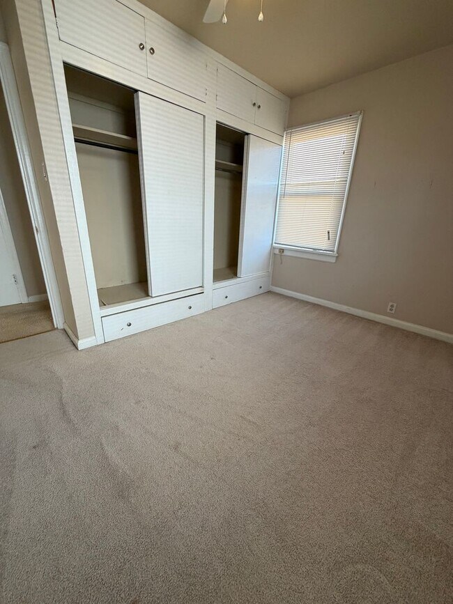 Foto del edificio - 1225 W Main St