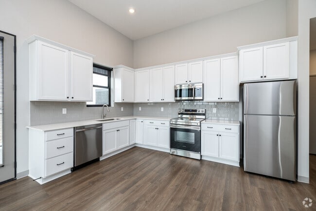 2BR, 2BA - 901SF - Kitchen - Spectrum Heights