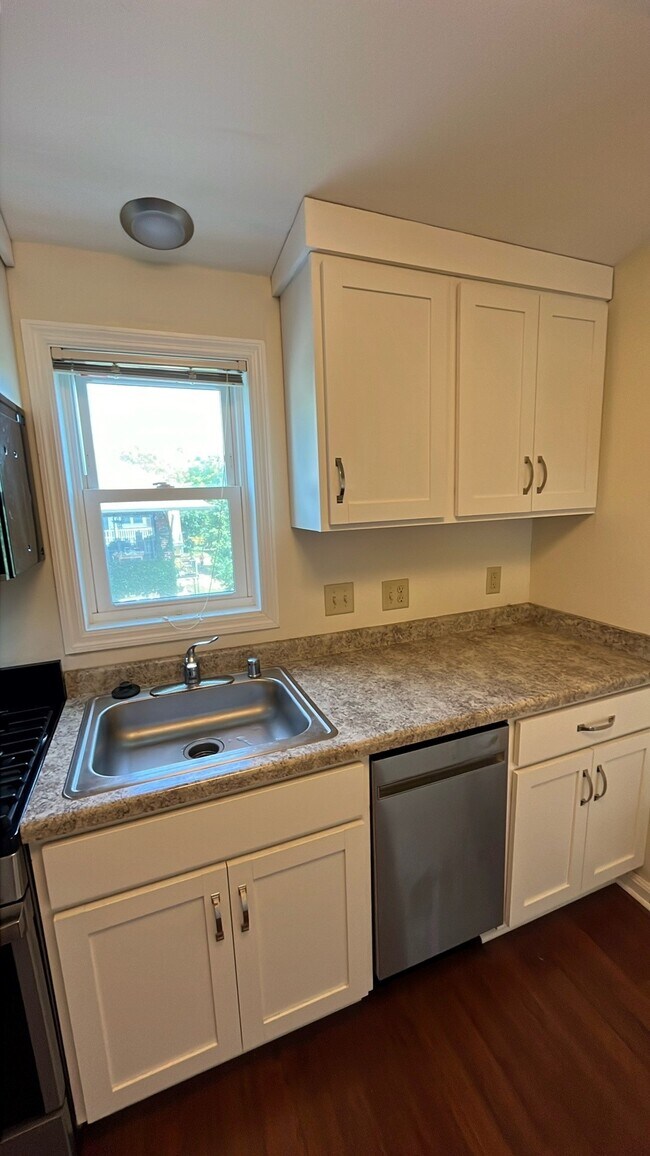 Building Photo - 319 N Blair St