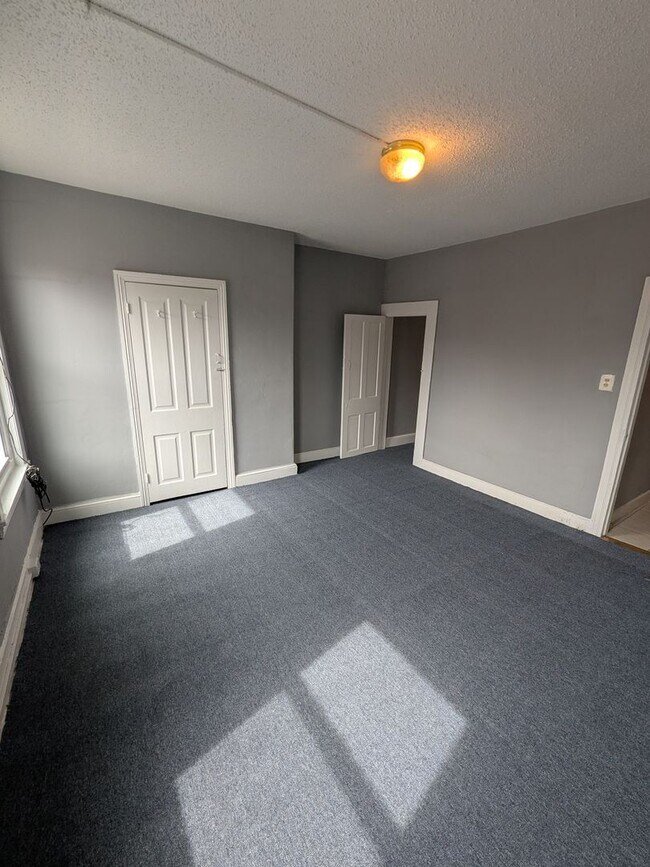 Building Photo - Lovely Home - Hunting Park