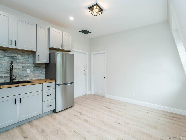Foto del edificio - 316-324-324 Sea Cliff Ave