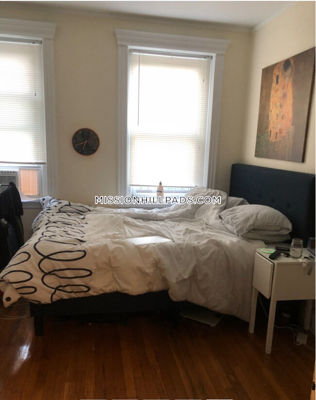 Building Photo - 360 Riverway