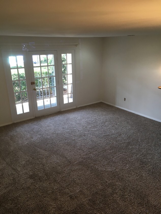 1130 S Washington St, Falls Church, VA 22046 Condo for Rent in Falls