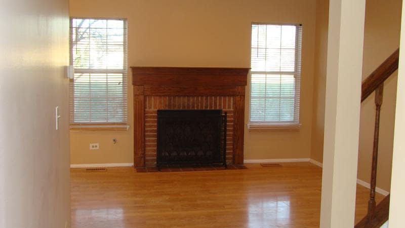 Primary Photo - 165 Lawn Ct