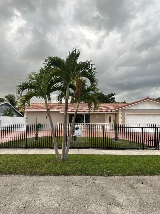 Building Photo - 10805 SW 165th Terrace