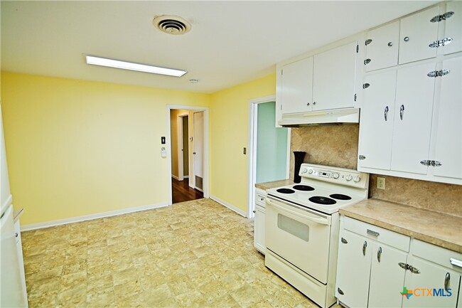 Foto del edificio - 108 E Clayton St