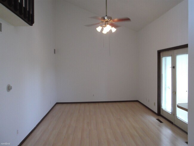 Building Photo - 2 br, 1 bath Condo - 1909 Melrose Drive