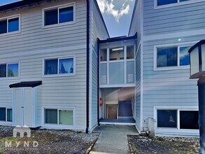 Building Photo - 15210 Macadam Rd S