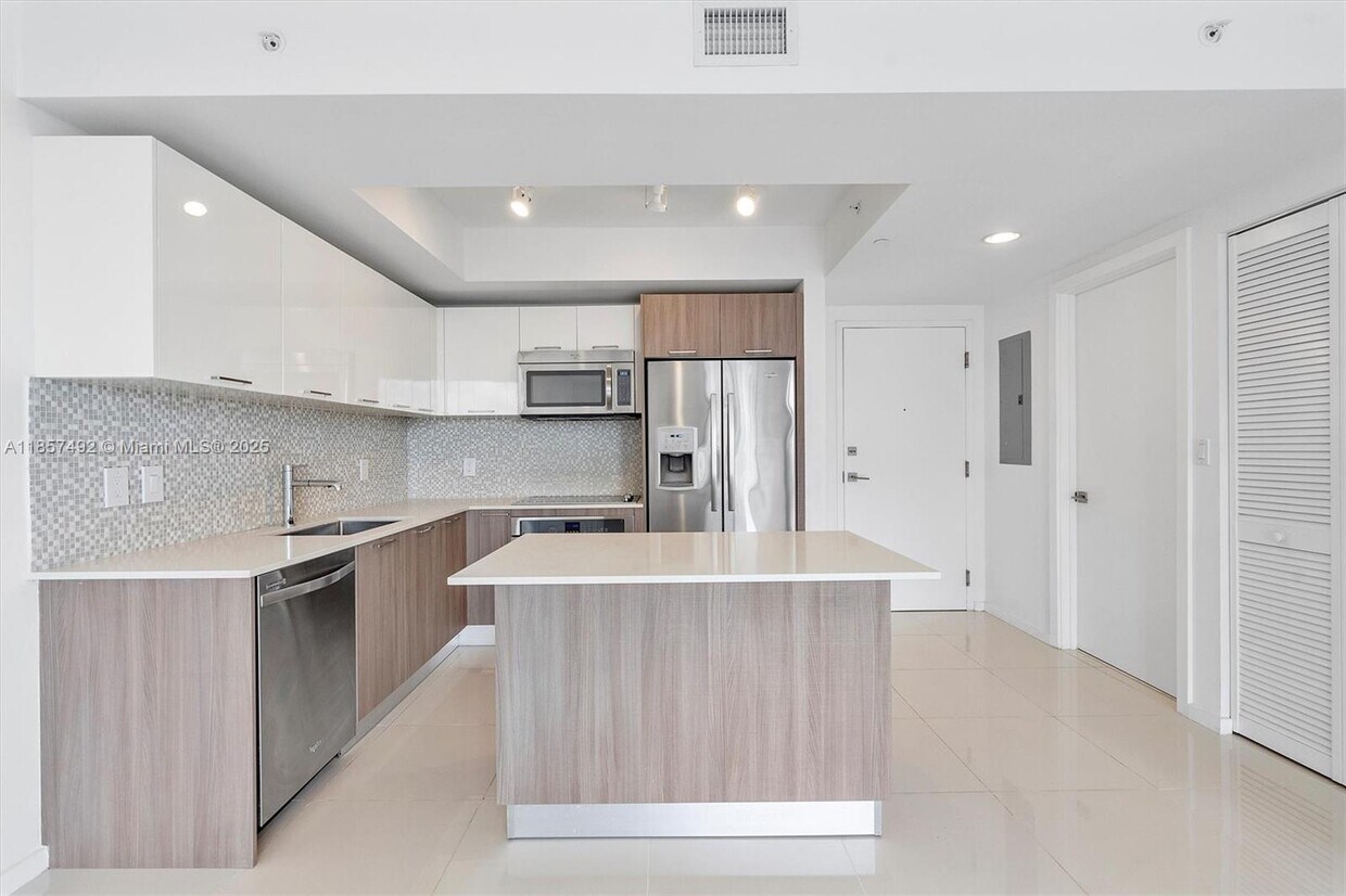 Foto principal - 5252 NW 85th Ave