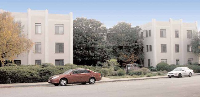 Building Photo - 103-109 Dartmouth Rd