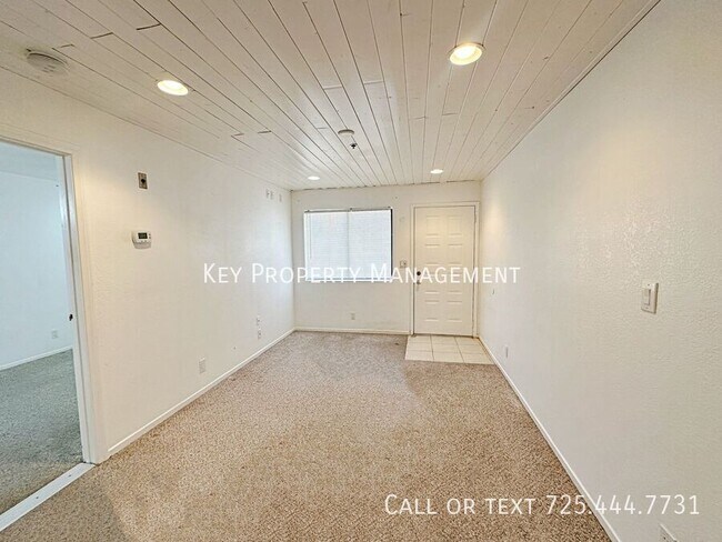 Building Photo - %1381 University Ave-#102