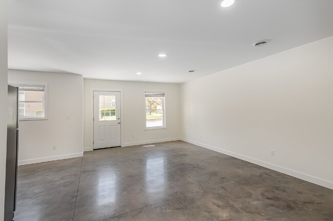 Foto del edificio - Newly Built 3-bedroom 2 bath Duplex $2200/...