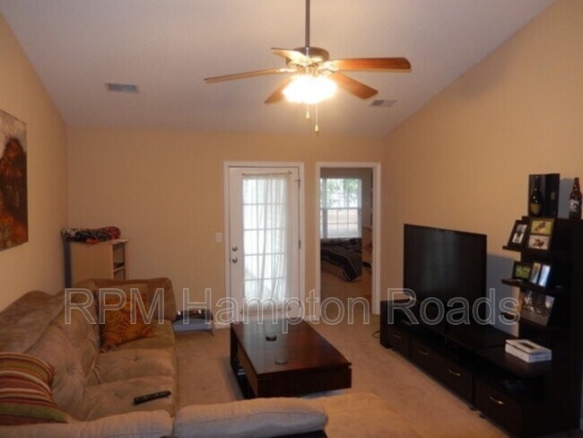 Building Photo - 7885 Park Gate Dr