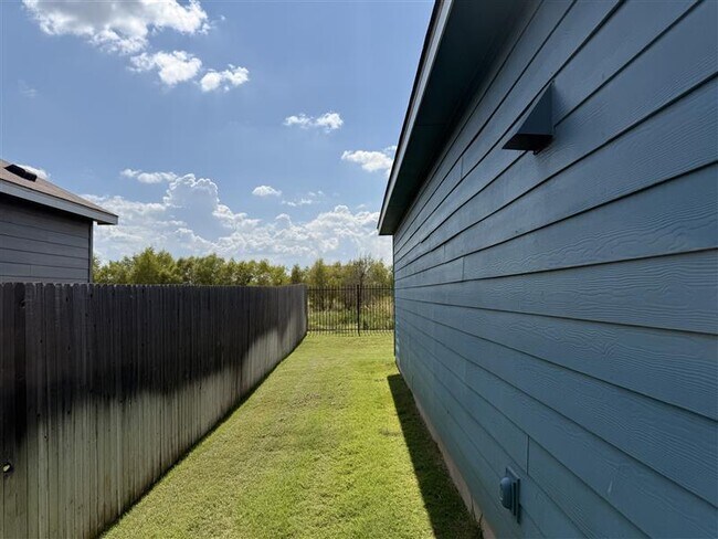 Foto del edificio - 1104 Boons Creek St