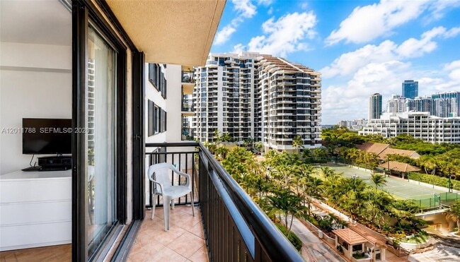 Building Photo - 540 Brickell Key Dr