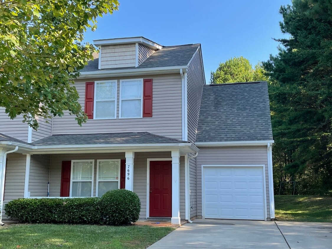 Primary Photo - Two Bedroom Townhouse in Sherrills Ford wi...