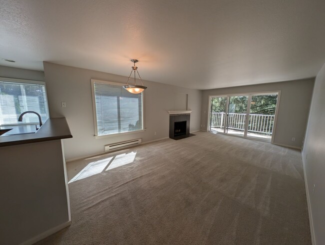 Building Photo - High End 3 Br Condo off of Bothell-Everett...